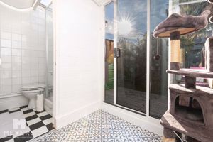 Photo 16- click for photo gallery